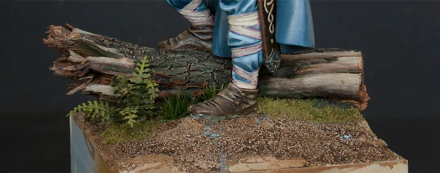 Adding grass and moss to the scenic base - side view - Minichix Studio tutorial on building miniature base.
