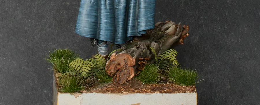 Adding rotten leaves to the scenic base - view from the back - Minichix Studio tutorial on building miniature bases.