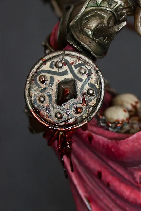 Hand and shield of Menhom by Andrea Miniatures with blood and gore - technical tutorial by Minichix Studio - different angle