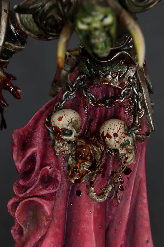 Close-up of skulls on Menhom by Andrea Miniatures with added blood - technical tutorial by Minichix Studio.