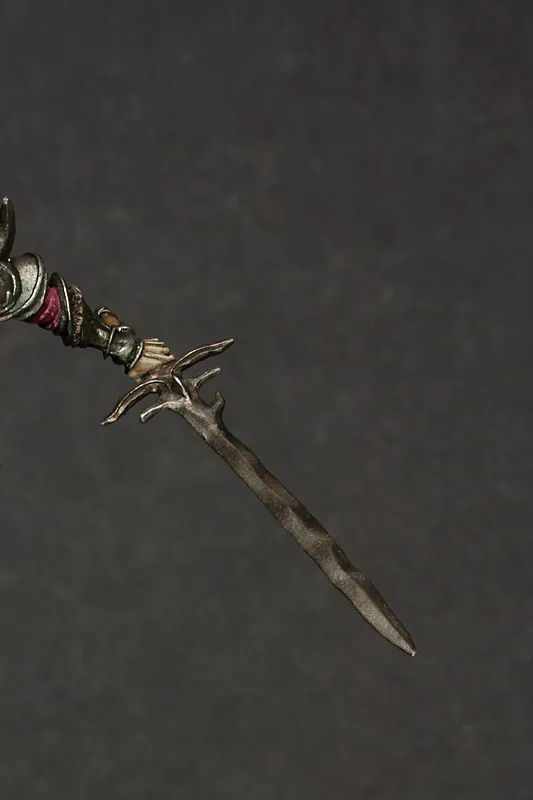 Close-up of sword on Menhom by Andrea Miniatures before adding blood - technical tutorial by Minichix Studio.