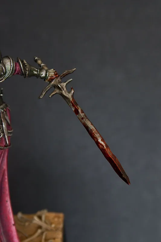 Close-up of bloodied sword on Menhom by Andrea Miniatures - technical tutorial by Minichix Studio.