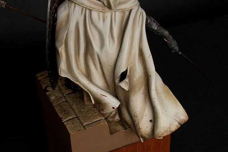 Close-up of Templar Knight by Pegaso showing blood on the back of the cloak - technical tutorial by Minichix Studio.