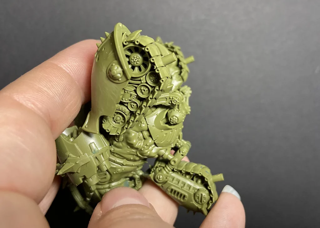 Pinning a miniature using a clip-on method -  beginner tutorial on mounting miniatures by Minichix Studio, featuring a WH40K Nurgle Blight Drone.
