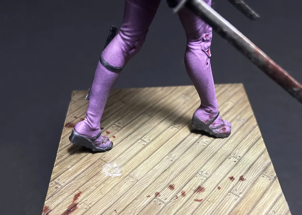 Example of what to avoid when pinning models - beginner mounting miniatures tutorial by Minichix Studio.