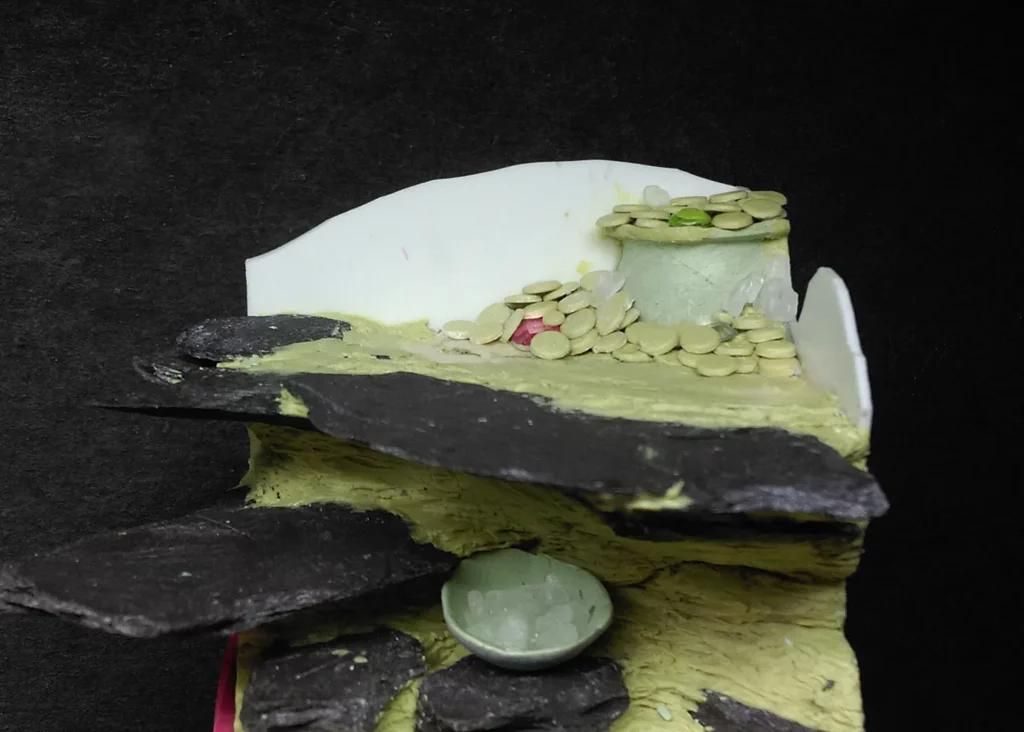 Close-up showing stages of creation of the pirate base - step-by-step miniature painting tutorial by Minichix Studio.
