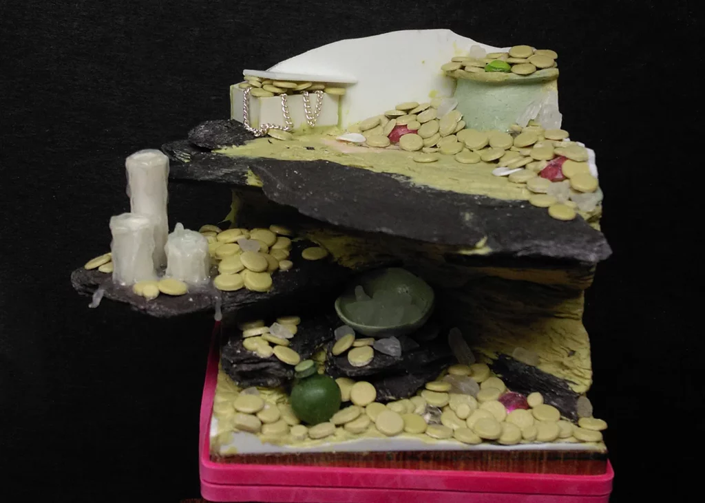 Close-up showing pirate base with added treasure - step-by-step miniature painting tutorial by Minichix Studio.
