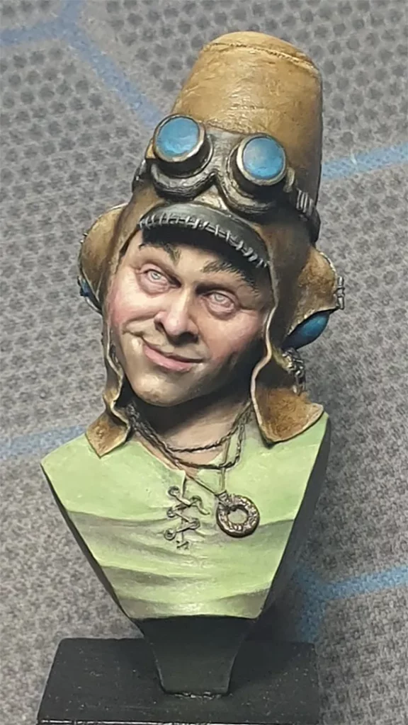 Painting hat on JMD Pilot bust - miniature tutorial by Minichix Studio on painting leather elements