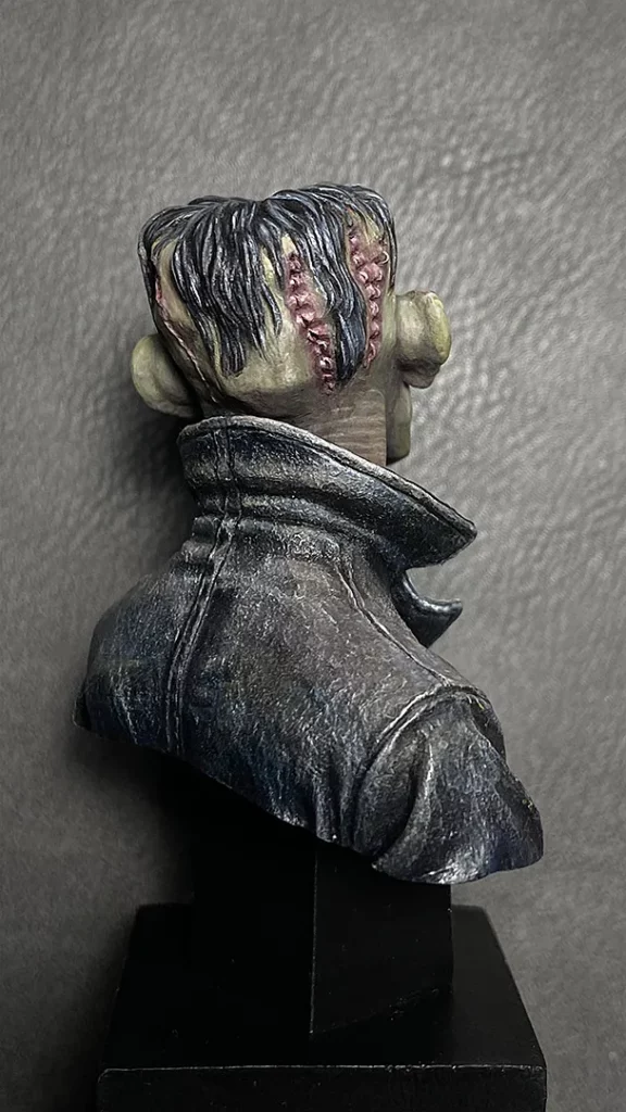 Painting leather elements on The Creature bust - back view - miniature tutorial by Minichix Studio